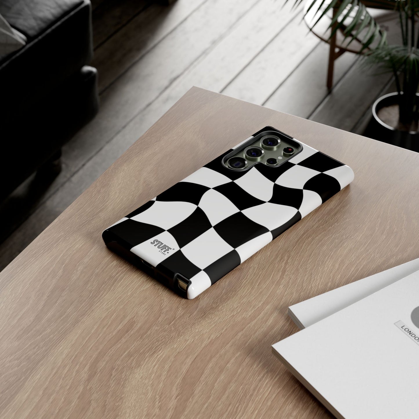 Checkers Case | Coque résistante double protection et Design en Damier déformé