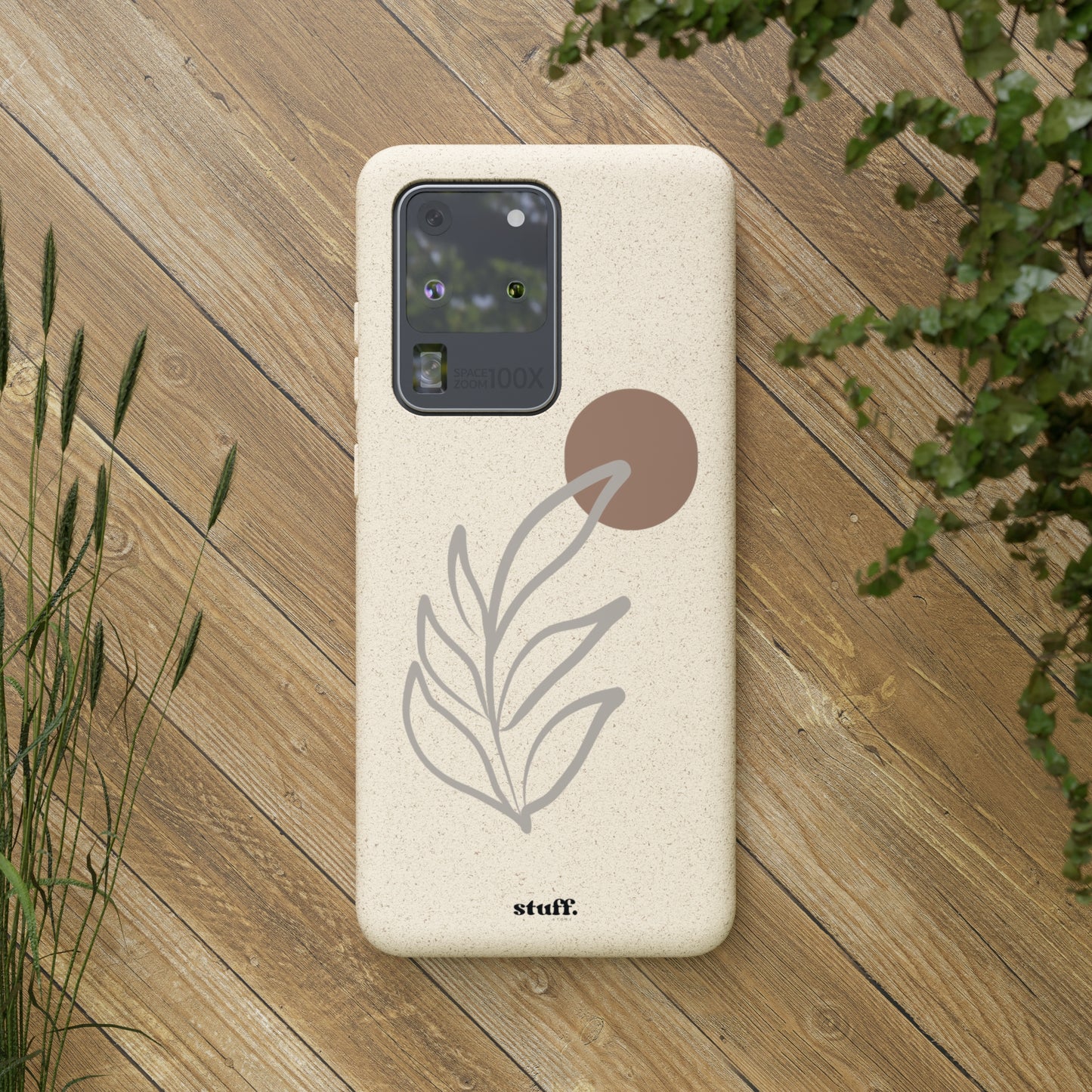 funda de teléfono biodegradable con rama boho