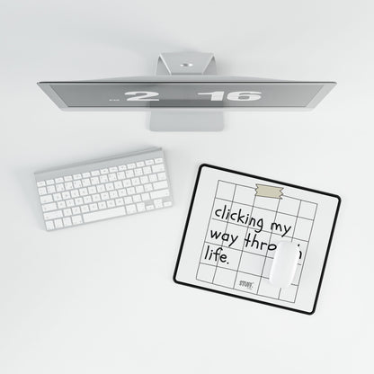 Tapis de bureau "Clicking my Way through Life" | Antidérapant & durable