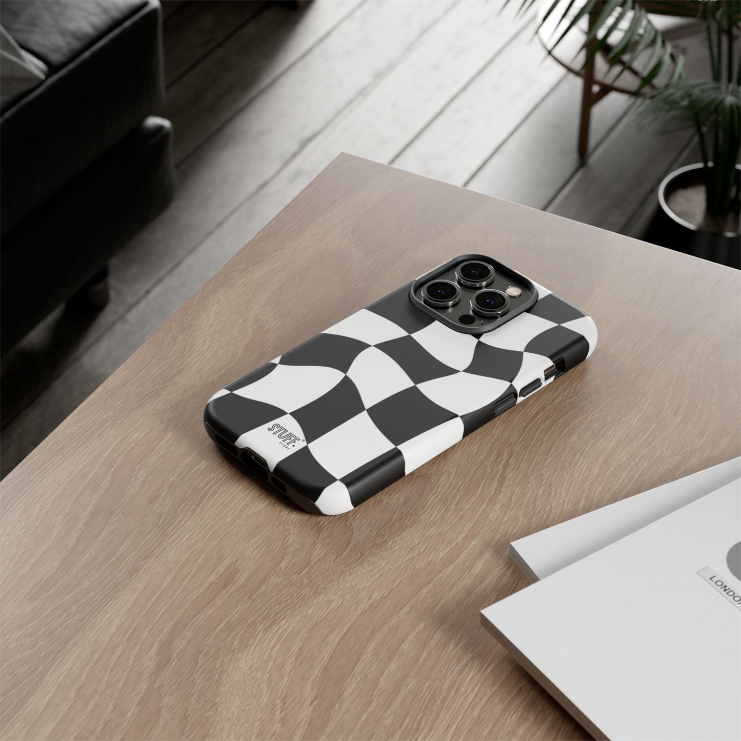 Checkers Case | Coque résistante double protection et Design en Damier déformé