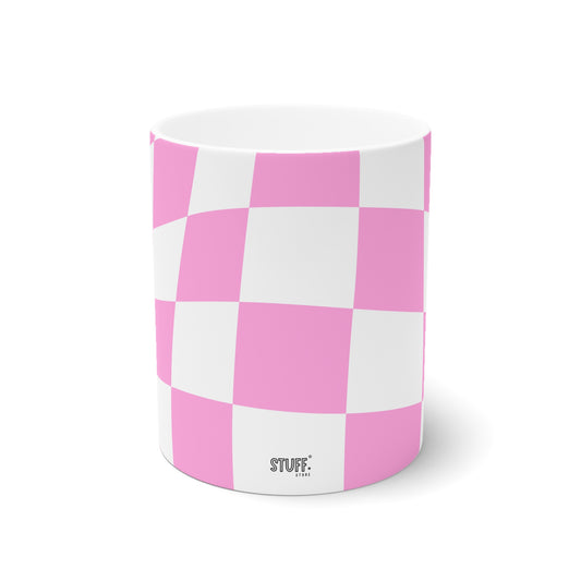 Pink Distortion Cup | Mug en céramique motif damier rose déformé – 330 ml / 440 ml